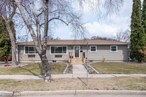 455 16th Ave S, Fargo, ND 58103