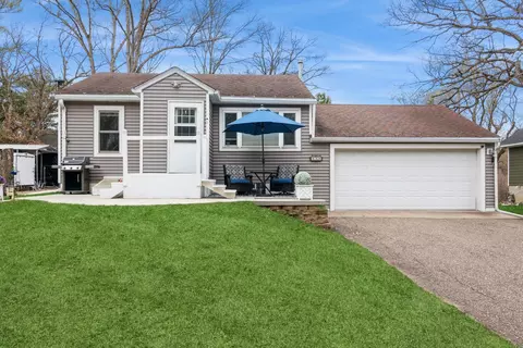 335 Hawthorne Rd, East Bethel, MN 55092