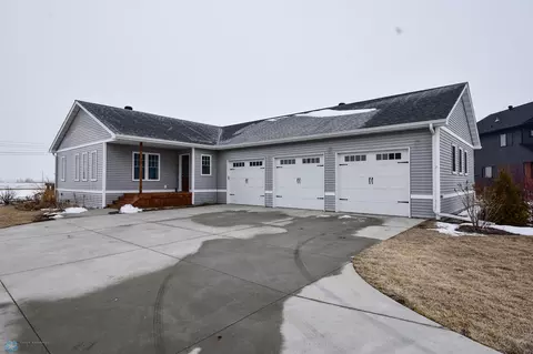 3920 50th St N, Fargo, ND 58102