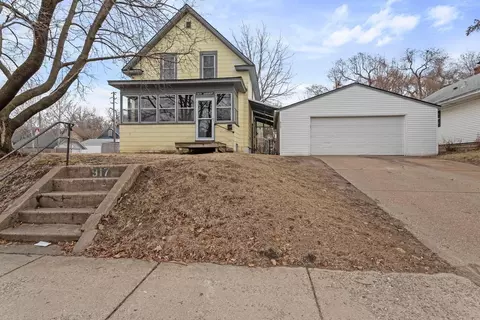 917 Thomas Ave, Saint Paul, MN 55104