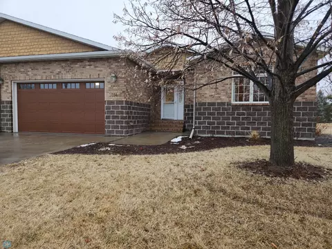 3814 S 41st Ave S, Moorhead, MN 56560