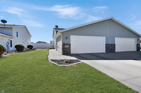 5240 48th Ave S, Fargo, ND 58104