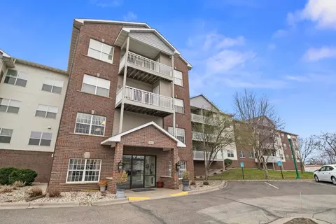 2231 Penn Pl #314, North Saint Paul, MN 55109