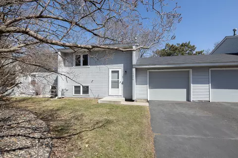 15476 Pennock Ln, Apple Valley, MN 55124