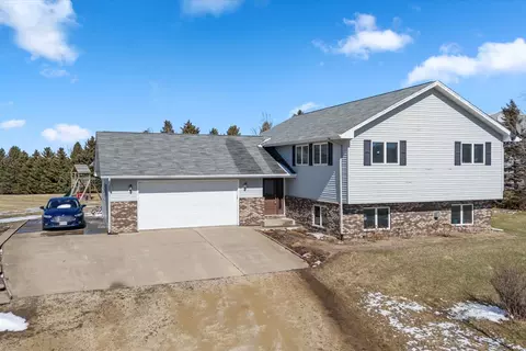 1208 County Rd E, New Richmond, WI 54017