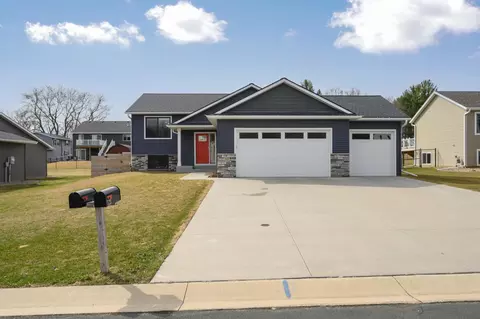 523 7th St SW, Pine Island, MN 55963