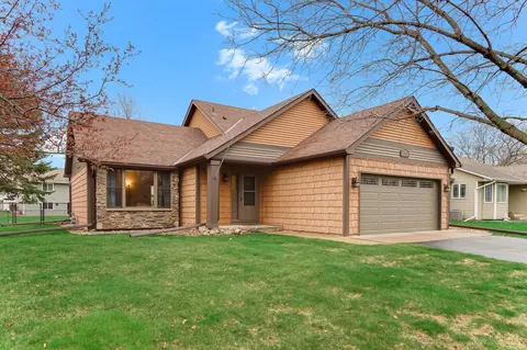 7611 Upper 19th St N, Oakdale, MN 55128