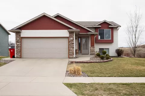 5211 Castleview Dr NW, Rochester, MN 55901