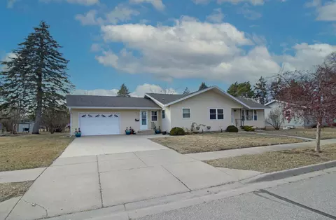 626 Washburne Ave, Paynesville, MN 56362