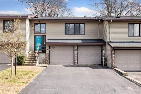 5712 Hyland Courts Dr, Bloomington, MN 55437