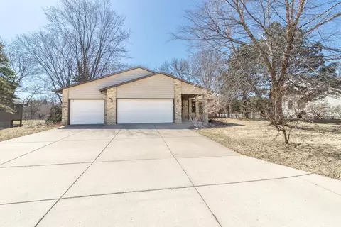 100 Duck Pond Dr, West Saint Paul, MN 55118
