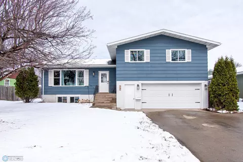 77 28th Ave N, Fargo, ND 58102