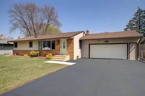2714 Galtier St, Roseville, MN 55113