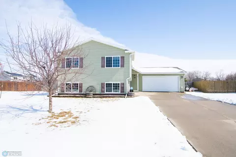 Exterior - 361 Maple Pointe Blvd, Mapleton, ND 58059 photo 2 of 10