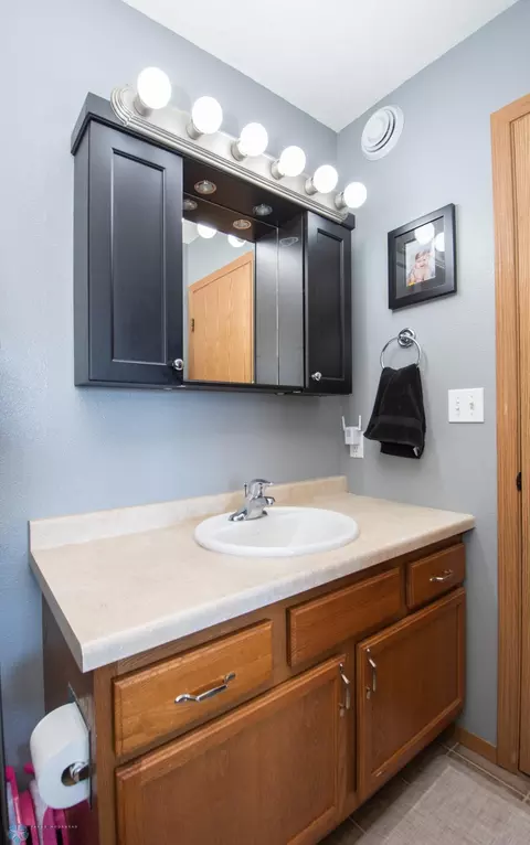 Bath - 361 Maple Pointe Blvd, Mapleton, ND 58059 photo 3 of 6