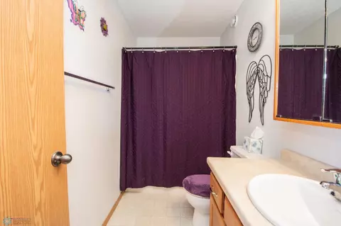 Bath - 361 Maple Pointe Blvd, Mapleton, ND 58059 photo 5 of 6