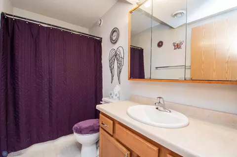 Bath - 361 Maple Pointe Blvd, Mapleton, ND 58059 photo 4 of 6
