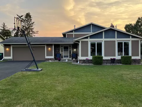 4000 Penrod Ln, Saint Anthony, MN 55421