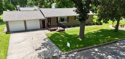 603 E Maple Ave, Olivia, MN 56277
