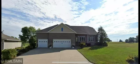 104 Fairway Dr, Glencoe, MN 55336