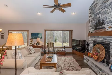 Living - 3685 Sanctuary Ct, Brainerd, MN 56401 photo 2 of 4