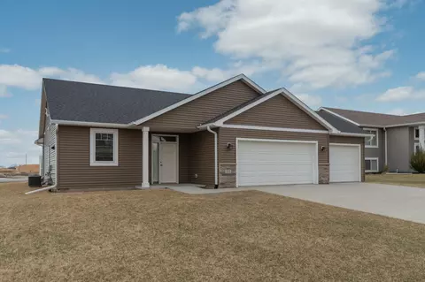 272 Whetstone Pl NW, Eyota, MN 55934