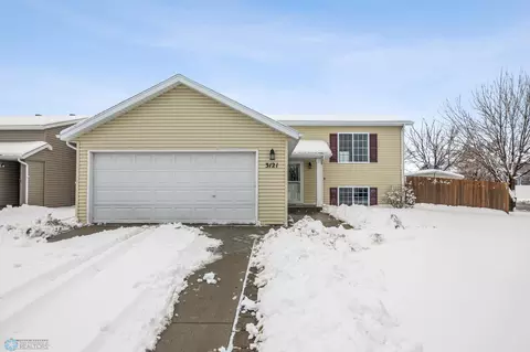 3121 32nd Ave S, Moorhead, MN 56560