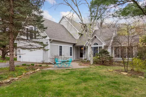 1890 Golf View Dr, River Falls, WI 54022