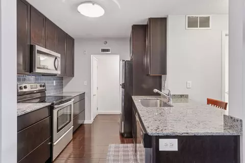 52 Groveland Ter #A408, Minneapolis, MN 55403