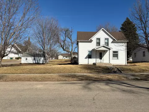 109 N Prairie St, Hendricks, MN 56136