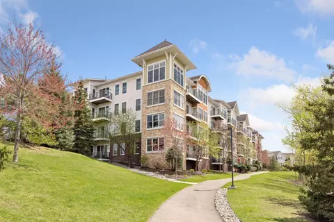 3110 N Chestnut St #105, Chaska, MN 55318