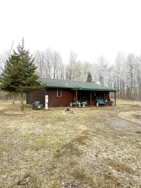 1157 Jochim Dr NW, Baudette, MN 56623