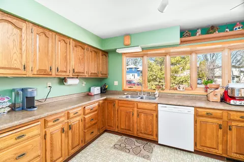Kitchen - 4114 Pitt St, Duluth, MN 55804 photo 2 of 7