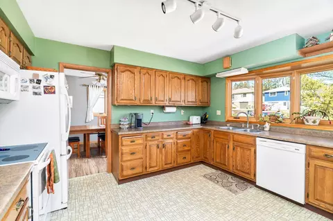 Kitchen - 4114 Pitt St, Duluth, MN 55804 photo 3 of 7
