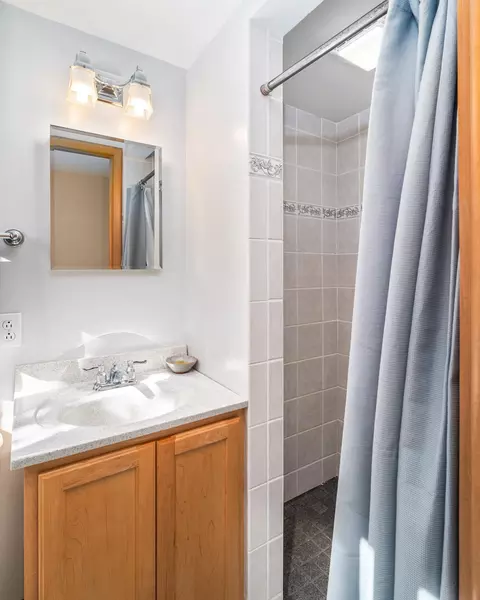 Bath - 4114 Pitt St, Duluth, MN 55804 photo 4 of 4