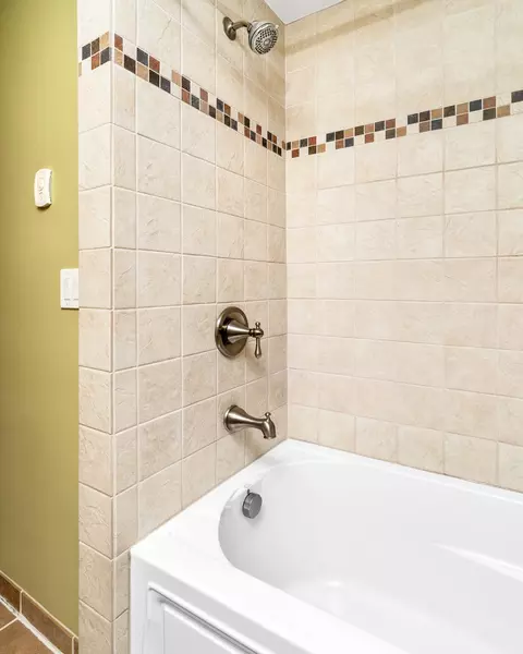 Bath - 4114 Pitt St, Duluth, MN 55804 photo 2 of 4