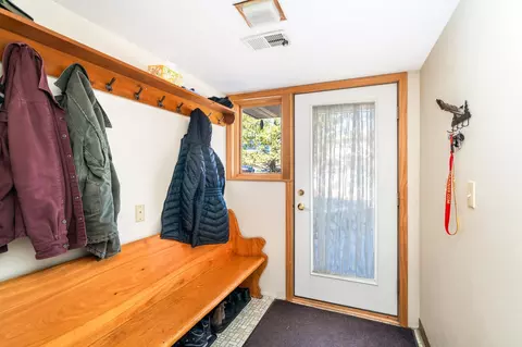 Entry Way - 4114 Pitt St, Duluth, MN 55804 photo 4 of 4
