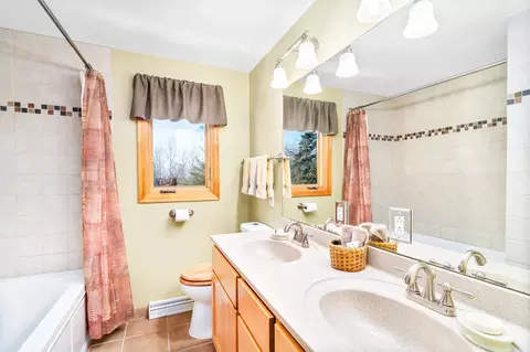 Bath - 4114 Pitt St, Duluth, MN 55804 photo 1 of 4