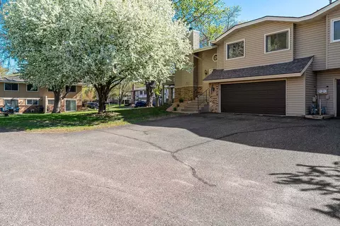 6822 Sherwood Rd, Woodbury, MN 55125