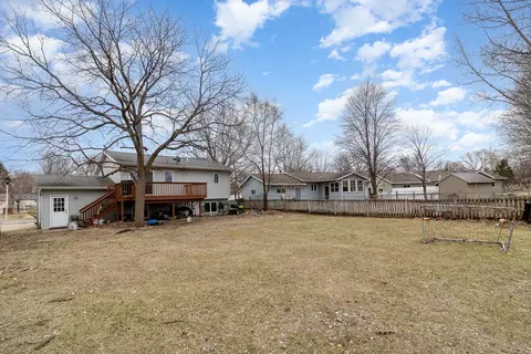 Exterior - 904 N 4th St, Saint Peter, MN 56082 photo 3 of 4