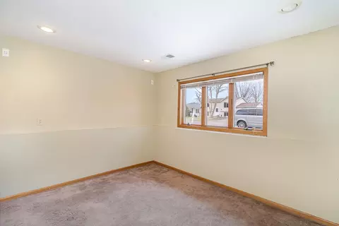 Bedroom - 904 N 4th St, Saint Peter, MN 56082 photo 4 of 5