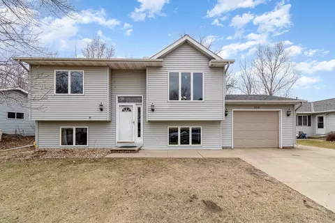 904 N 4th St, Saint Peter, MN 56082