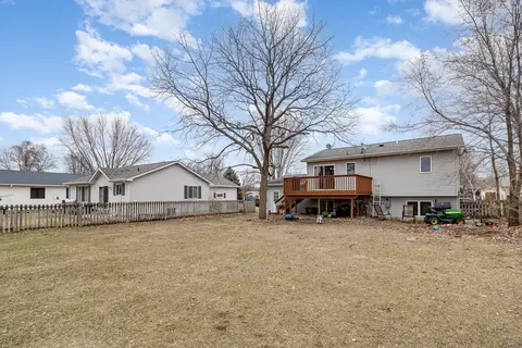 Exterior - 904 N 4th St, Saint Peter, MN 56082 photo 4 of 4