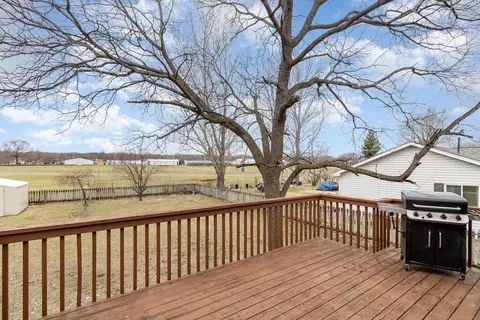 Exterior - 904 N 4th St, Saint Peter, MN 56082 photo 2 of 4