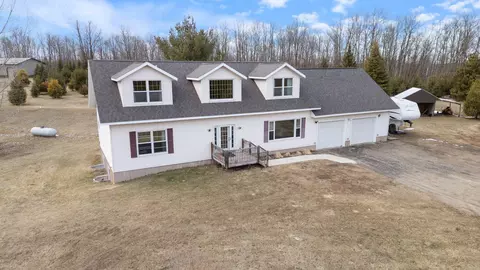 21581 Bay Port Pl, Cohasset, MN 55721