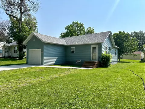 1208 Apel Ave, Worthington, MN 56187