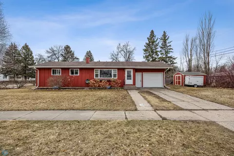 1821 18th Ave S, Moorhead, MN 56560