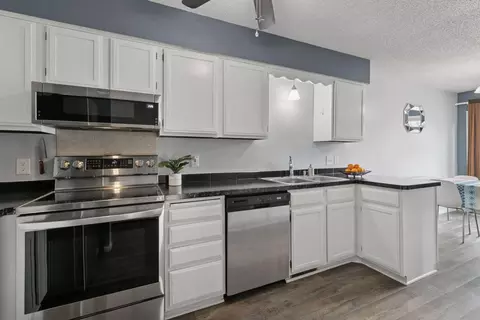 3872 Dolomite Dr, Eagan, MN 55122 photo 9