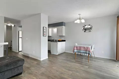 3872 Dolomite Dr, Eagan, MN 55122 photo 4