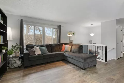 3872 Dolomite Dr, Eagan, MN 55122 photo 2